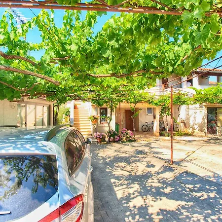 Apartamento Nadija 48 *